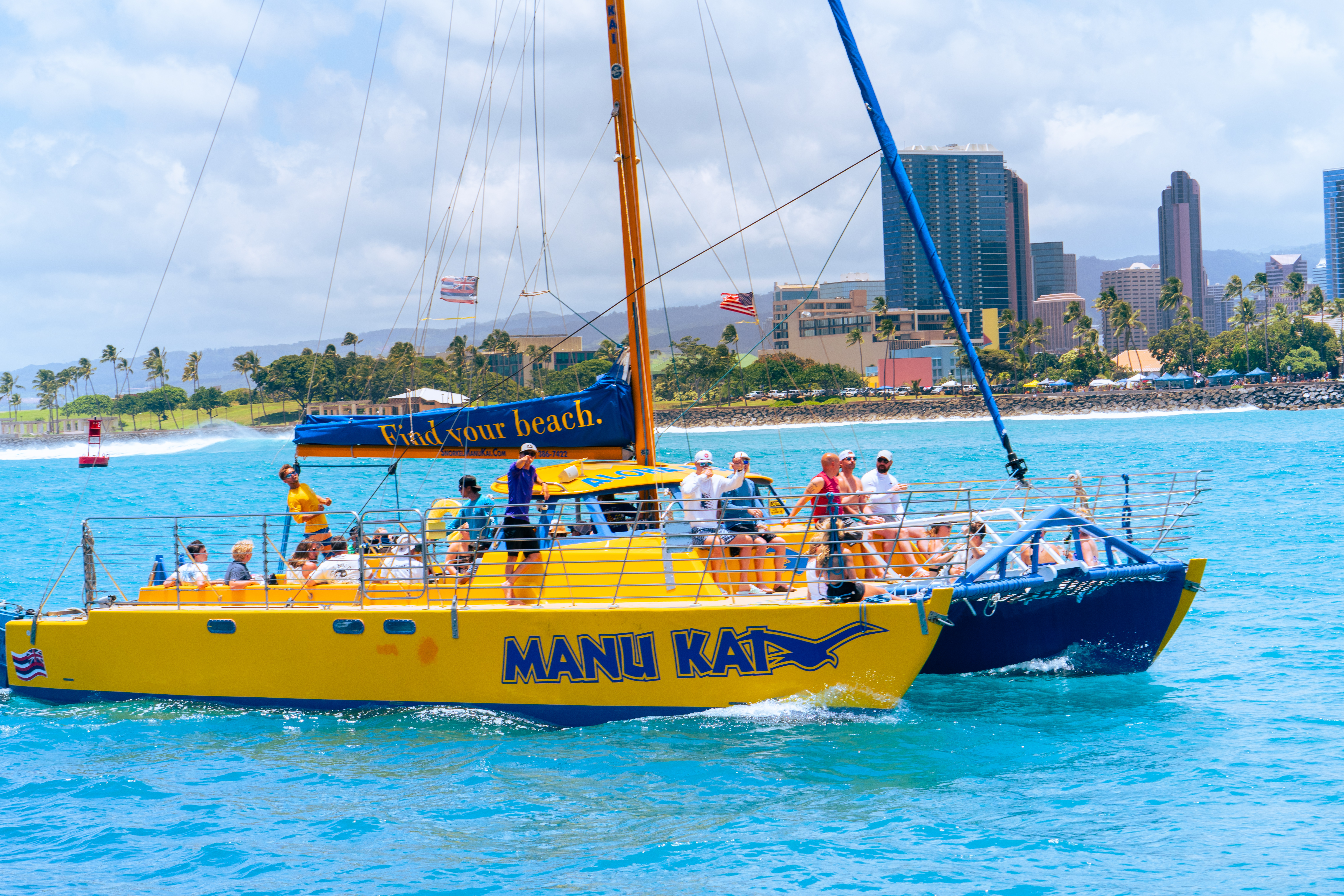 Snorkeling Honolulu Harbor and Sail | Snorkel Manu Kai Catamaran